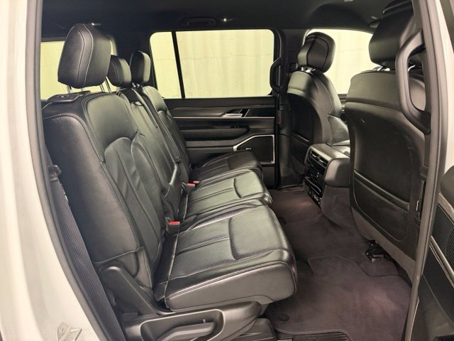 Used 2024 Jeep Wagoneer Series II w/ Flexible Seating Group AWD/4WD image 9