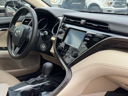 Used 2018 Toyota Camry LE FWD image 20