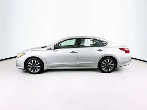 Used 2016 Nissan Altima 2.5 SV w/ Convenience Package image 4