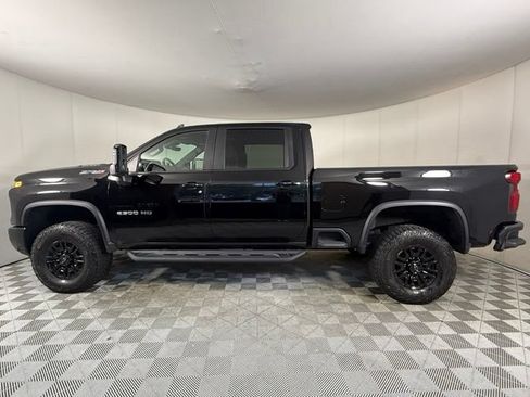 Used 2024 Chevrolet Silverado 2500 ZR2 w/ Technology Package AWD/4WD image 3