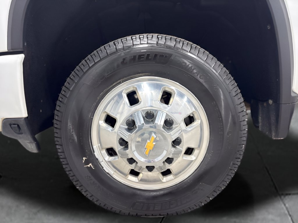 Used 2024 Chevrolet Silverado 3500 High Country w/ High Country Premium Package AWD/4WD image 17