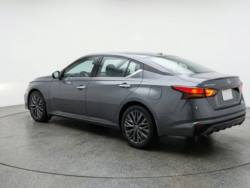 Used 2025 Nissan Altima 2.5 SV FWD image 6