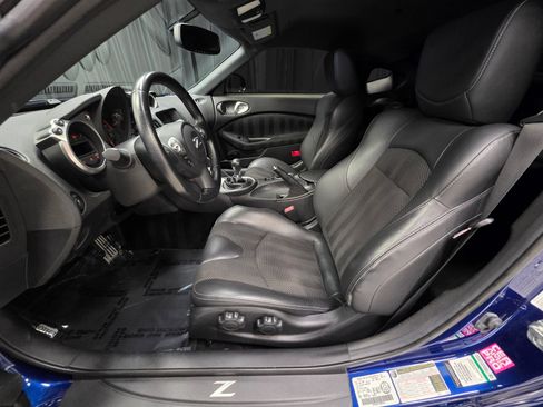Used 2020 Nissan 370Z NISMO RWD image 19