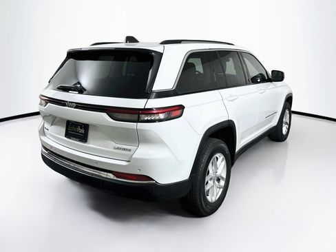 Used 2023 Jeep Grand Cherokee Laredo w/ Luxury Tech Group I AWD/4WD image 9