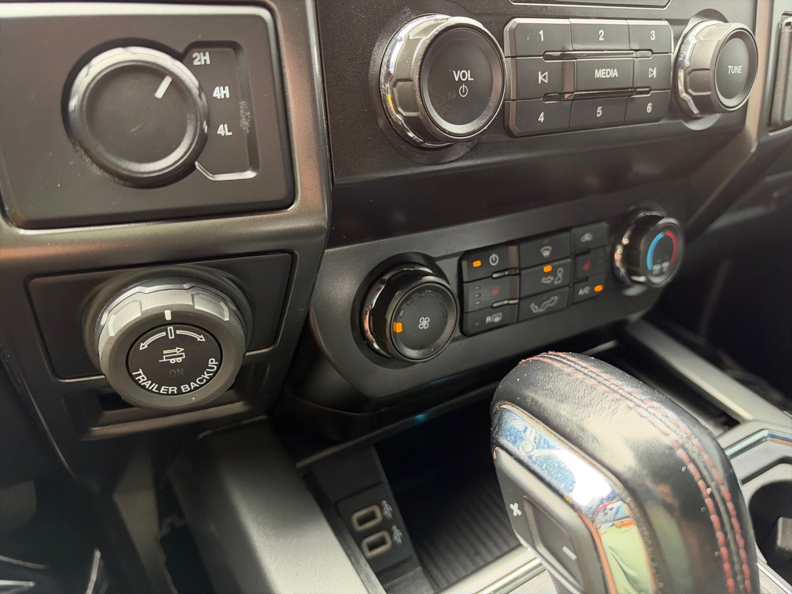 Used 2020 Ford F150 XLT w/ Equipment Group 302A Luxury AWD/4WD image 28