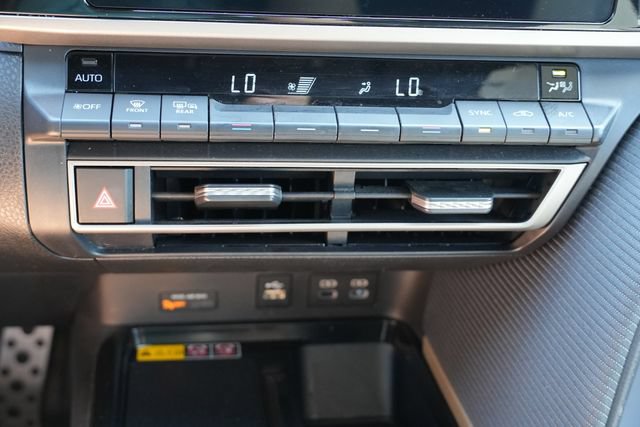 Used 2025 Toyota Camry SE FWD image 34