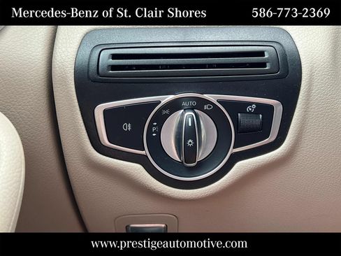 Used 2021 Mercedes-Benz GLC 300 4MATIC image 31