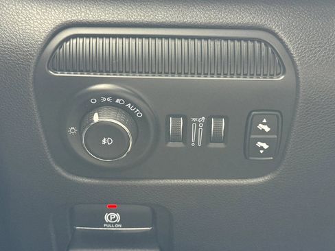 Used 2022 Jeep Wagoneer Series II AWD/4WD image 18