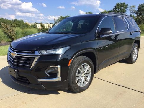 Used 2023 Chevrolet Traverse LT FWD image 3