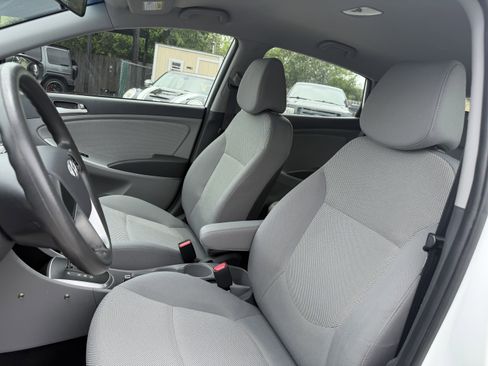 Used 2013 Hyundai Accent GS FWD image 9