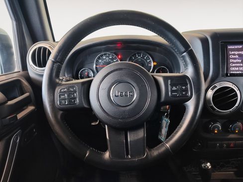 Used 2015 Jeep Wrangler Unlimited Sahara w/ Connectivity Group AWD/4WD image 14