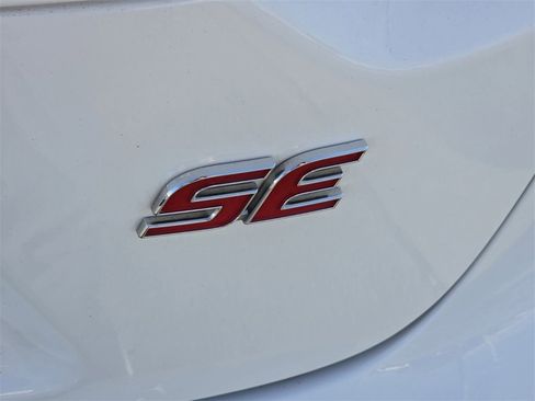 Used 2025 Toyota Corolla SE image 7