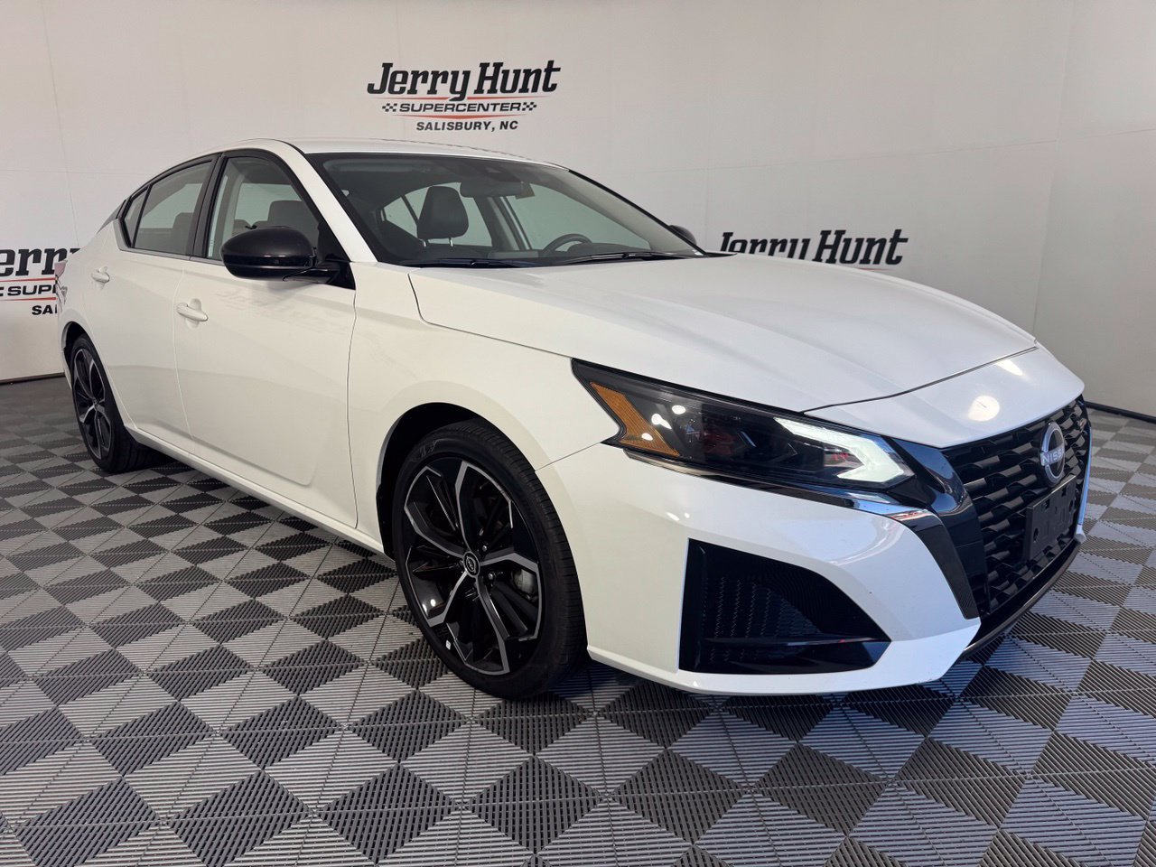 Used 2025 Nissan Altima 2.5 SR FWD image 6
