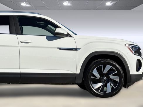 Used 2025 Volkswagen Atlas Cross Sport SE image 34