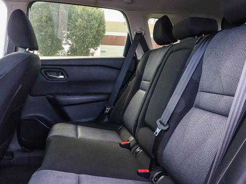 Used 2025 Nissan Rogue SV AWD/4WD image 23