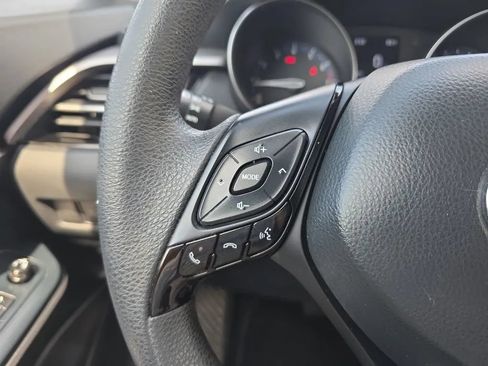 Used 2021 Toyota C-HR LE FWD image 17