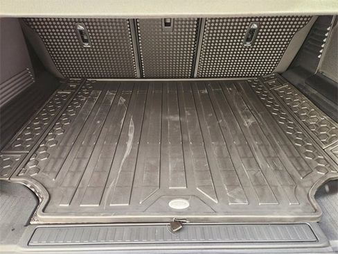 New 2026 Land Rover Defender 110 X-Dynamic SE image 22