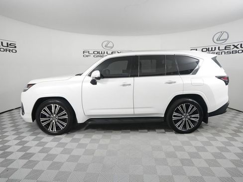 Used 2024 Lexus LX 600 4WD w/ Luxury Package image 4