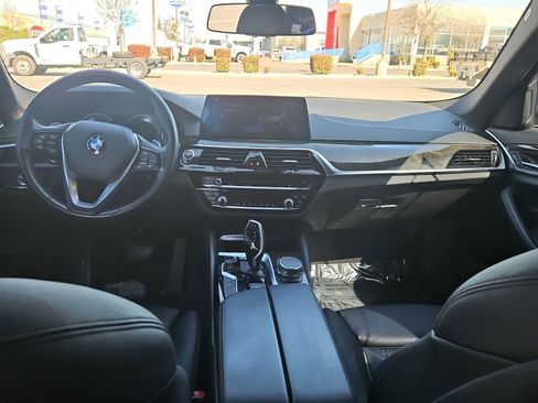 Used 2019 BMW 530i w/ Convenience Package image 10