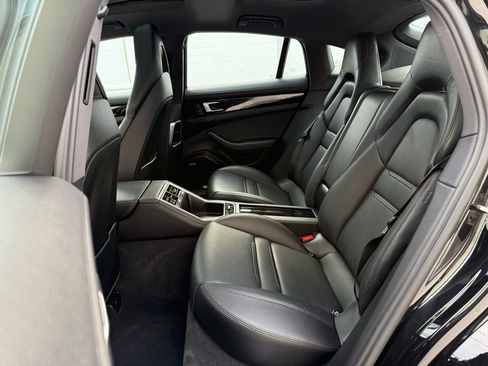 Used 2019 Porsche Panamera 4 image 6