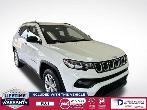 Used 2024 Jeep Compass Latitude AWD/4WD image 1
