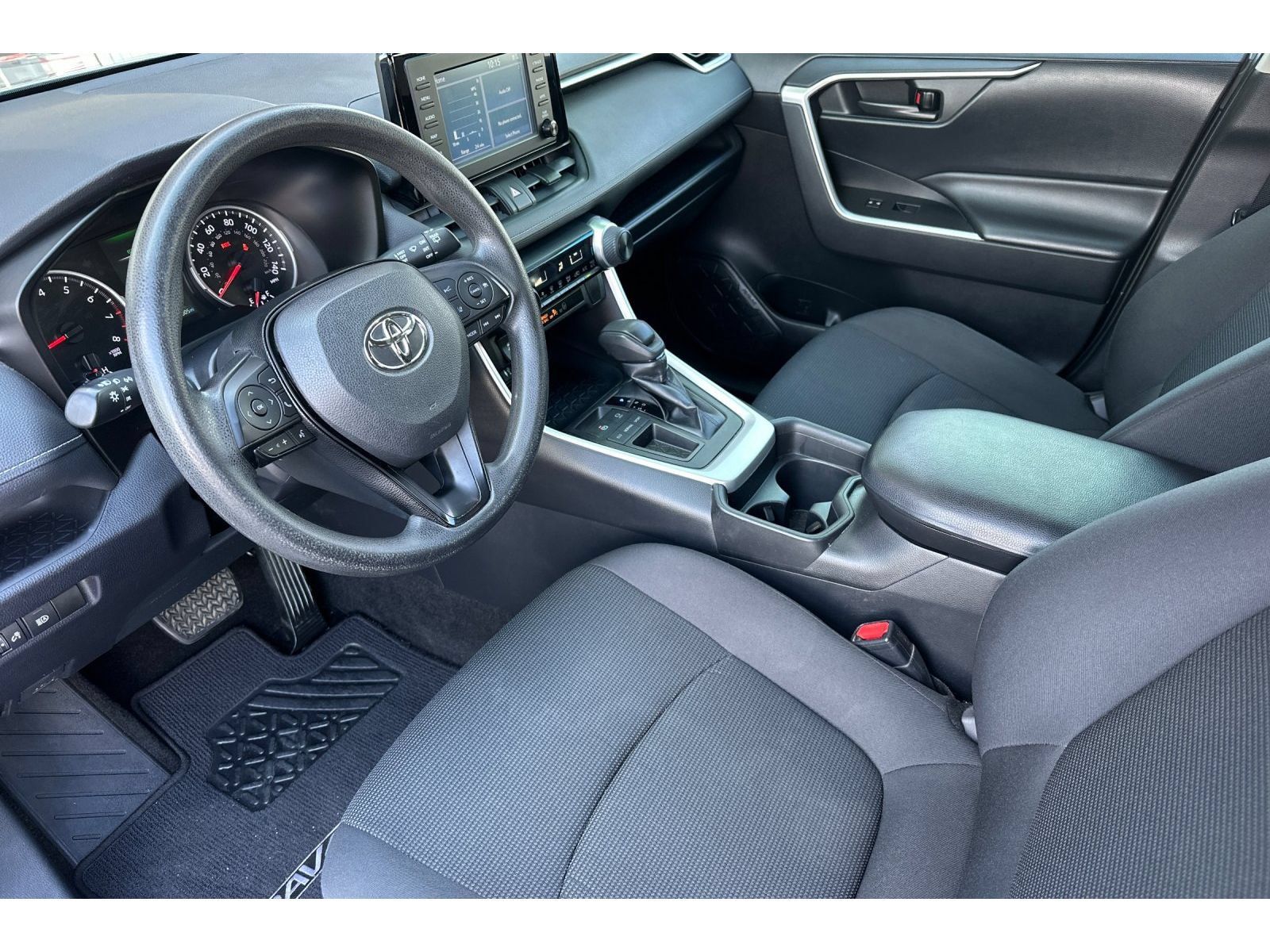 Used 2019 Toyota RAV4 LE w/ Carpet Mat Package FWD image 10
