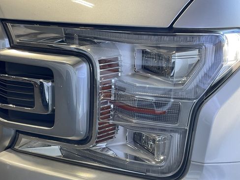 Used 2019 Ford F150 Limited AWD/4WD image 9