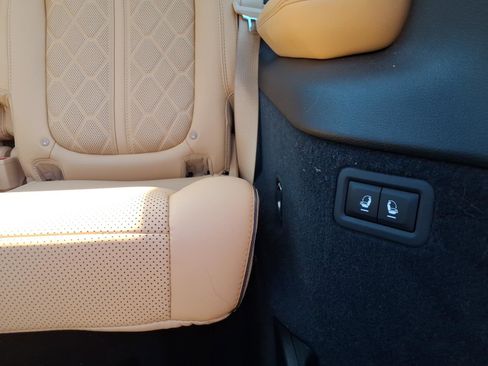 Used 2024 Jeep Grand Wagoneer L Series III w/ Rear Seat Video Group 1 AWD/4WD image 19