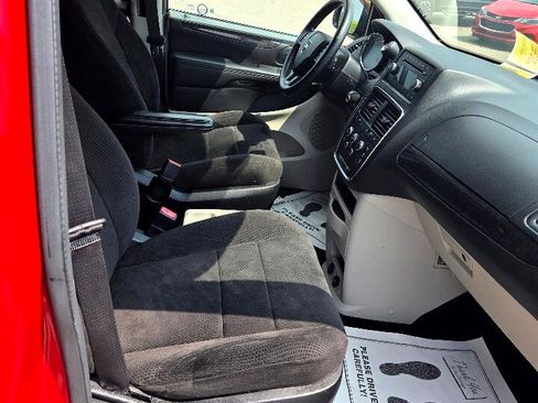 Used 2013 Dodge Grand Caravan SXT image 13
