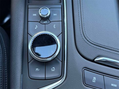 Used 2025 Cadillac XT6 Luxury image 25