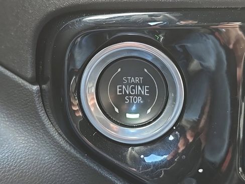 Used 2023 GMC Sierra 1500 SLT w/ SLT Convenience Package image 5