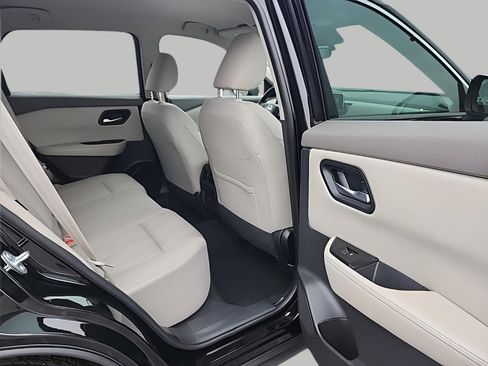 Used 2025 Nissan Rogue SV image 36