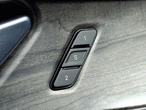 Certified 2023 Jeep Grand Cherokee Limited w/ Black Appearance Package AWD/4WD image 24