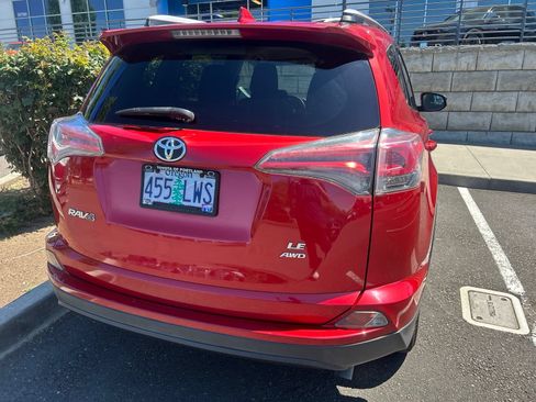 Used 2016 Toyota RAV4 LE AWD/4WD image 6