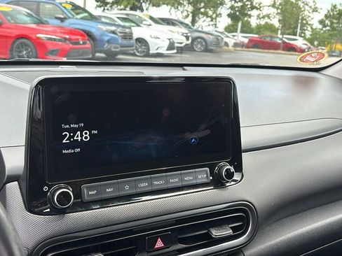 Used 2022 Hyundai Kona Limited AWD/4WD image 19