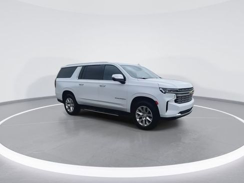 Used 2023 Chevrolet Suburban Premier image 2