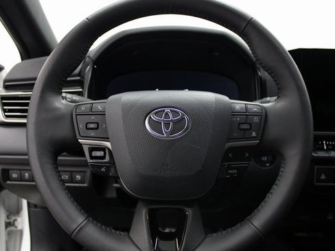 Used 2025 Toyota Camry XSE image 31