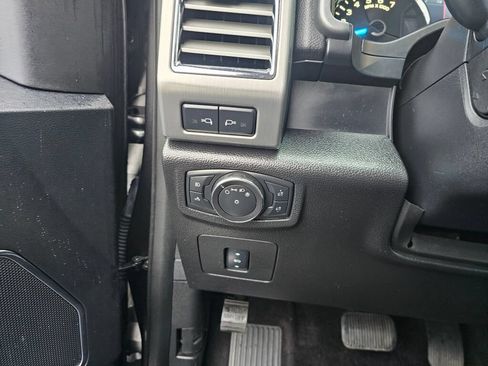 Used 2016 Ford F150 Platinum w/ Equipment Group 701A Luxury AWD/4WD image 21