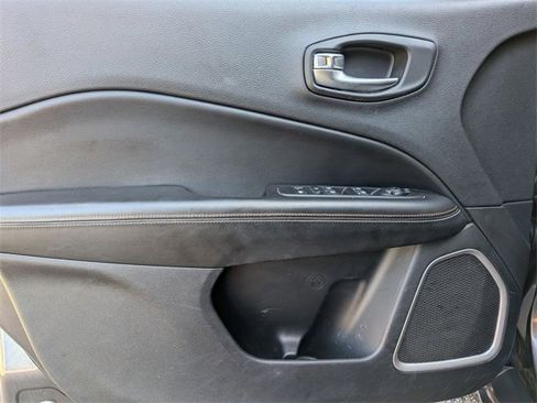Used 2019 Jeep Compass Latitude image 14