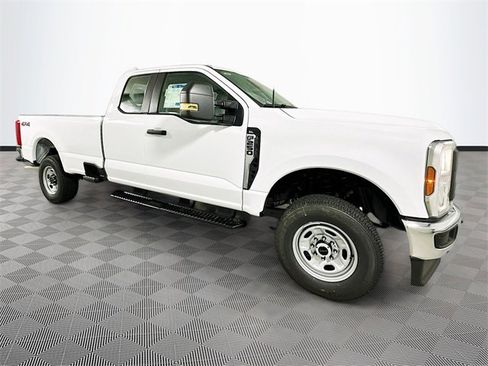 New 2026 Ford F250 XL w/ XL Chrome Package image 3