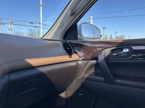 Used 2017 Buick Enclave Premium w/ Experience Buick Package image 24