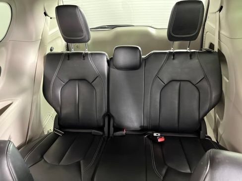 Used 2023 Chrysler Pacifica Touring-L FWD image 48