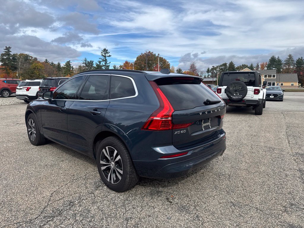 Used 2023 Volvo XC60 B5 Core AWD/4WD image 3