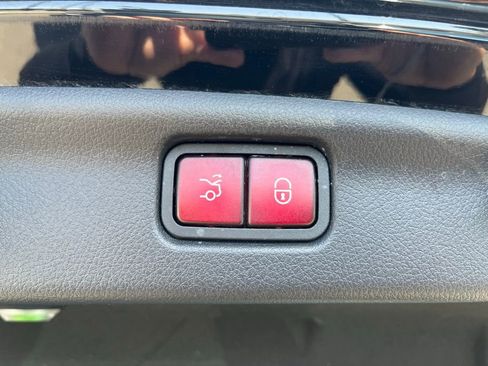 Used 2023 Mercedes-Benz C 300 4MATIC Sedan w/ AMG Line w/ Night Package image 9