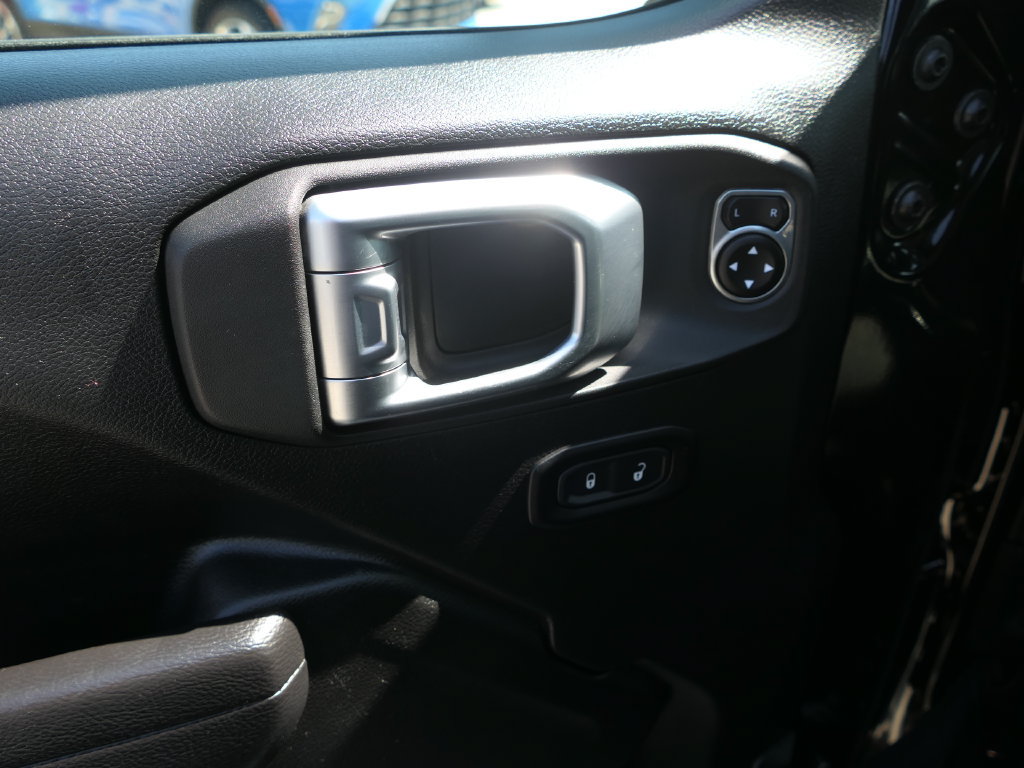 Used 2024 Jeep Wrangler Unlimited AWD/4WD image 13