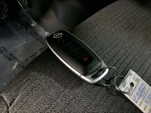 Used 2023 Nissan Rogue SV image 15