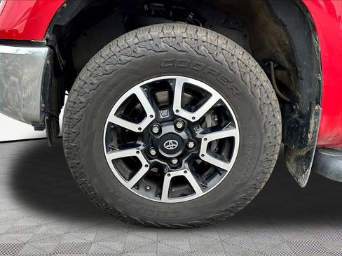 Used 2016 Toyota Tundra SR5 w/ TRD Off Road Package AWD/4WD image 35