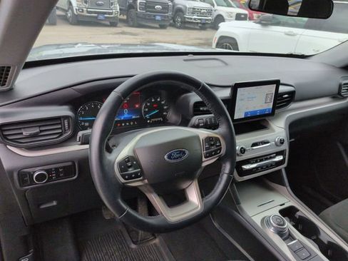 Certified 2023 Ford Explorer XLT image 7
