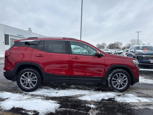 Certified 2024 GMC Terrain SLT image 4