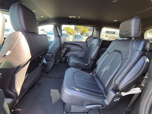 New 2026 Chrysler Pacifica Select w/ S Appearance Package image 13